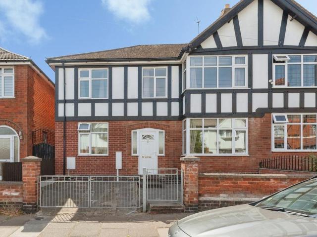 House for sale in Stoneygate, Leicester
