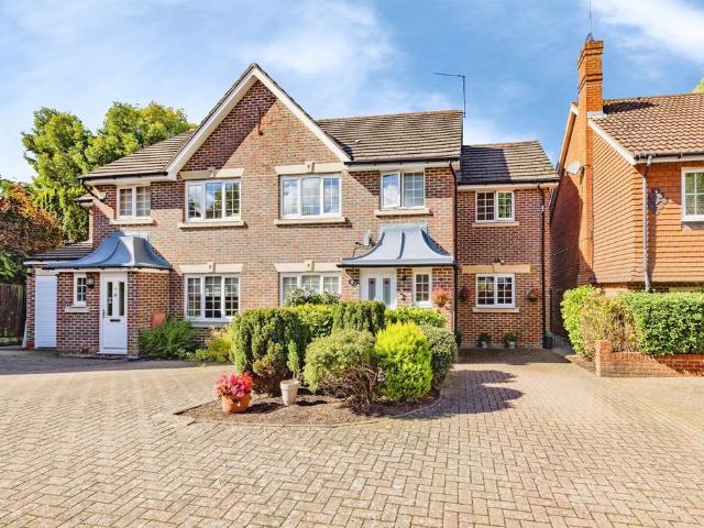 House for sale in Carpenders Park, Three Rivers