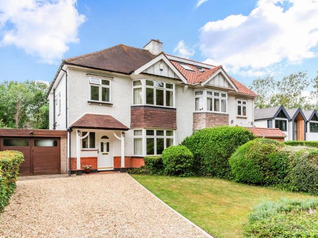 House for sale in Roundshaw, Greater London