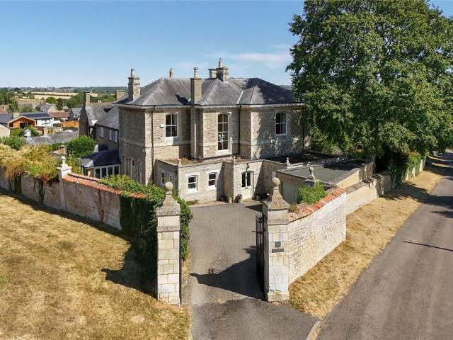 House for sale in Woodford