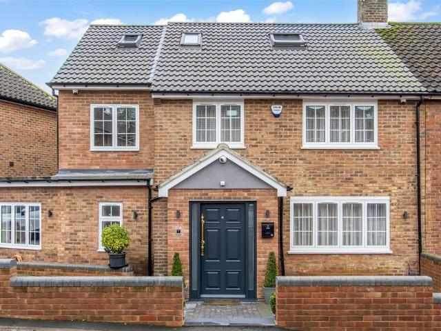 House for sale in Potters Bar, Isle Of Man