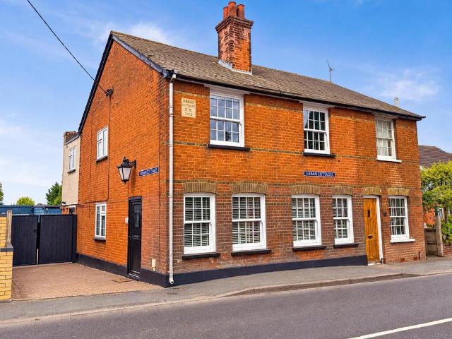 House for sale in Chipping Hill, Essex