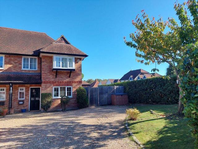 House for sale in Pachesham Park, Surrey
