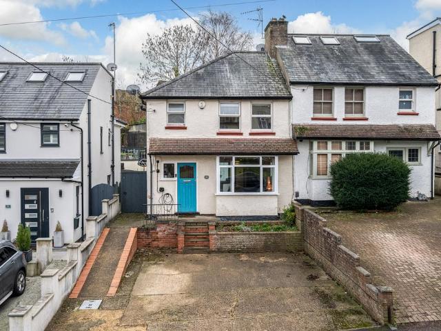 House for sale in Ashlyns Estate, Pouchen End