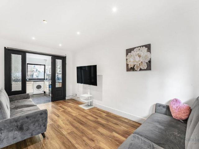 House for sale in Isle Of Dogs, Greater London