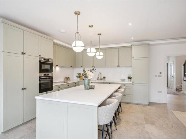 House for sale in Gerrards Cross, Tatling End