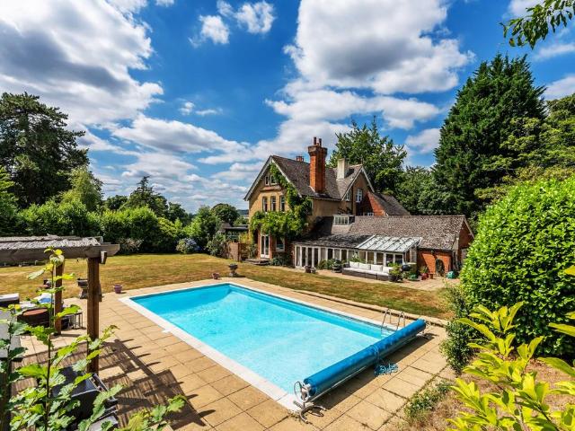 House for sale in Oxted, Hillview