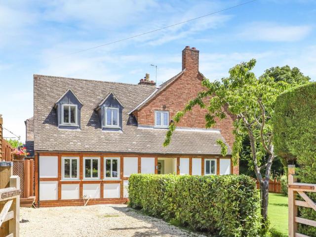 House for sale in Alderminster, Warwickshire