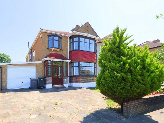 House for sale in London Borough of Croydon, Shirley