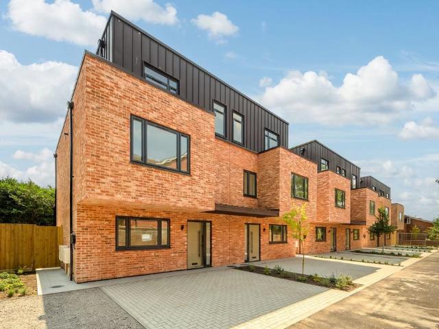 House for sale in Southborough, Sandown Park