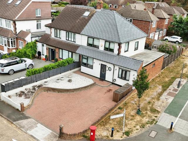 House for sale in Hook, Greater London