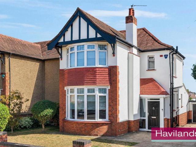 House for sale in Winchmore Hill, Greater London
