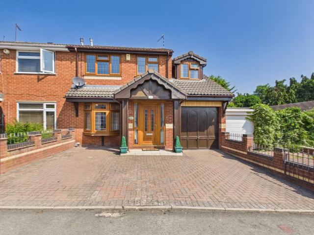 House for sale in Whitnash, Green Close