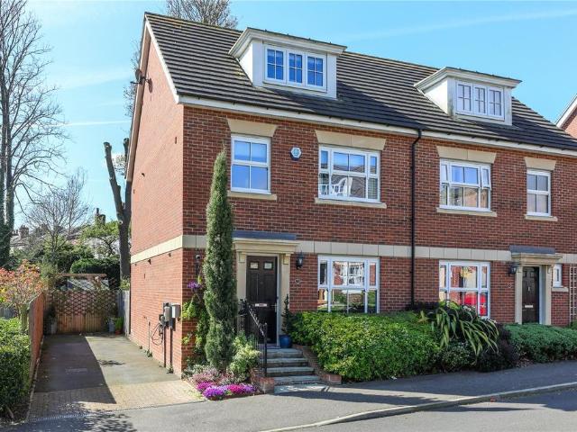 House for sale in Pinders Heath, West Yorkshire