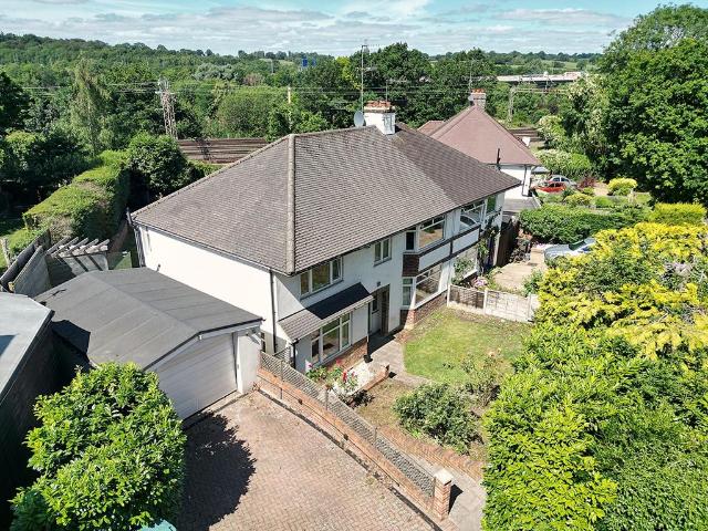 House for sale in Batchworth, Hertfordshire