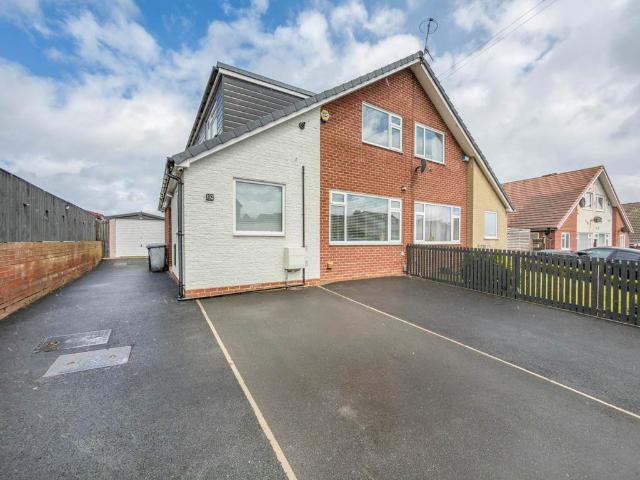 House for sale in Carlinghow, West Yorkshire