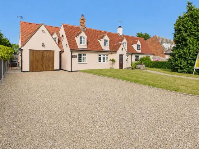 House for sale in Wix, Dale Hill