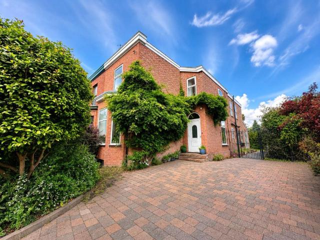 House for sale in Ashton upon Mersey, Trafford Park