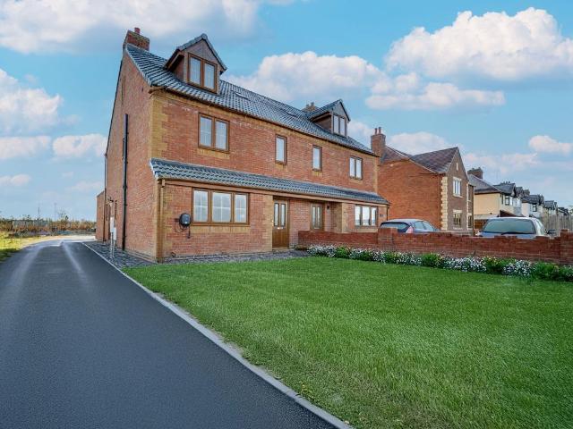 House for sale in Camp Hill, Warwickshire