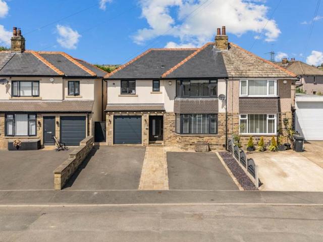 House for sale in Northowram, West Yorkshire