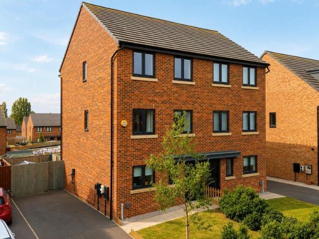 House for sale in Kinsley, West Yorkshire