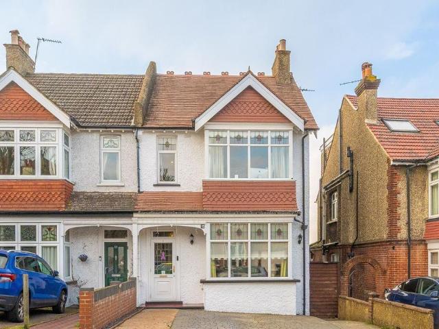 House for sale in London Borough of Croydon, Sanderstead