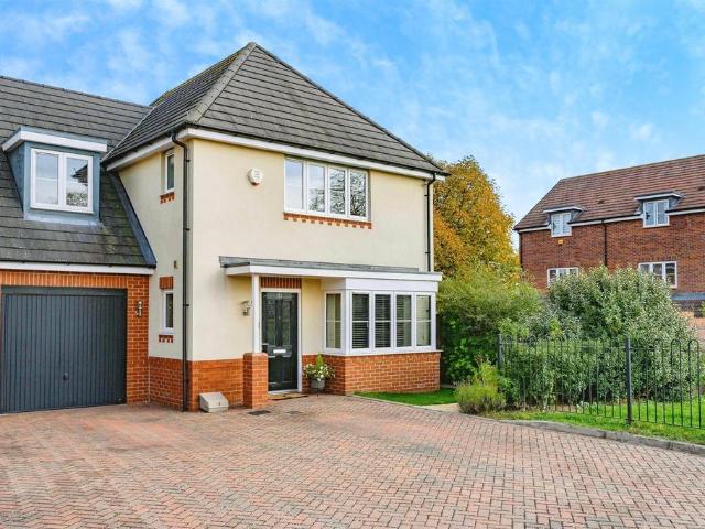 House for sale in Batchworth, Hertfordshire