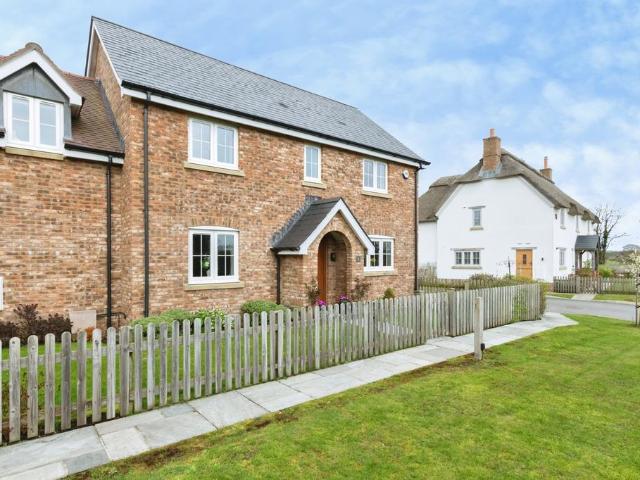 House for sale in Burton and Winkton, Burton