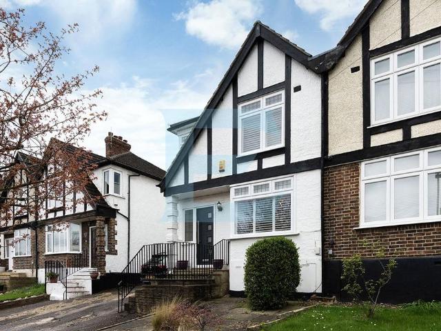 House for sale in Mill Hill, Greater London