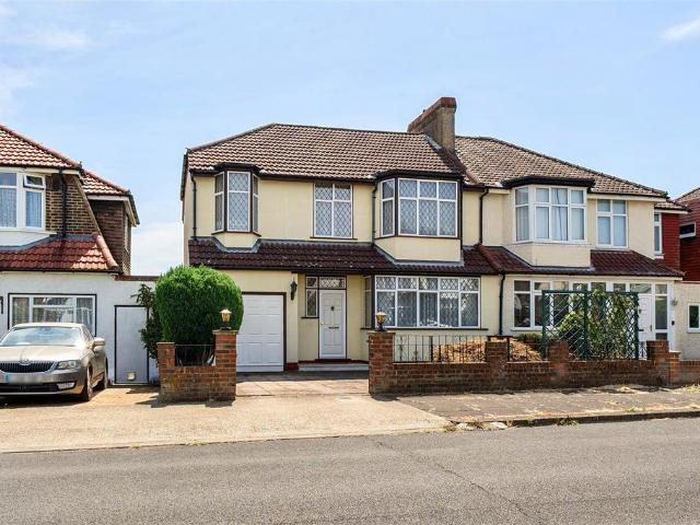 House for sale in Berrylands, Greater London