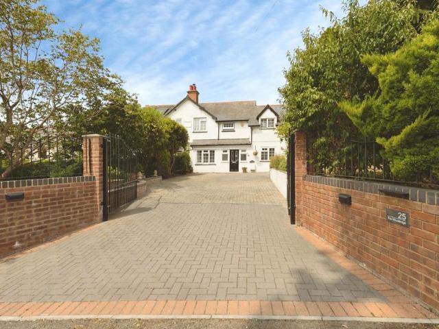 House for sale in Gloucester, Gloucestershire