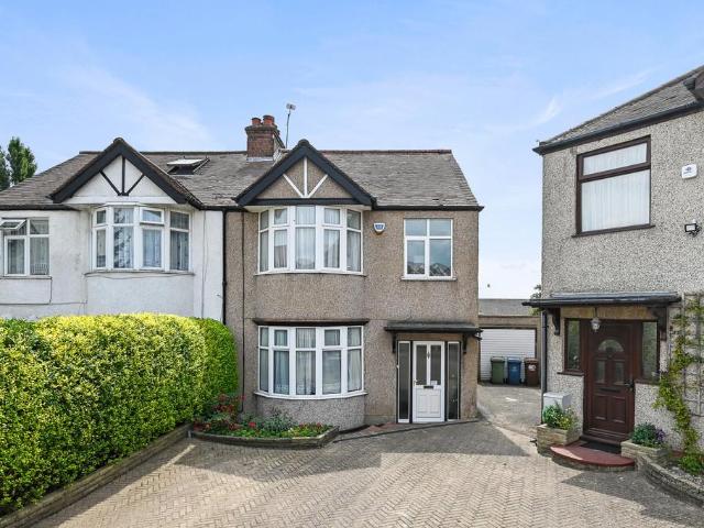 House for sale in Harrow Weald, Greater London