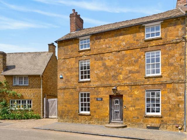 House for sale in Evershot, Oxfordshire