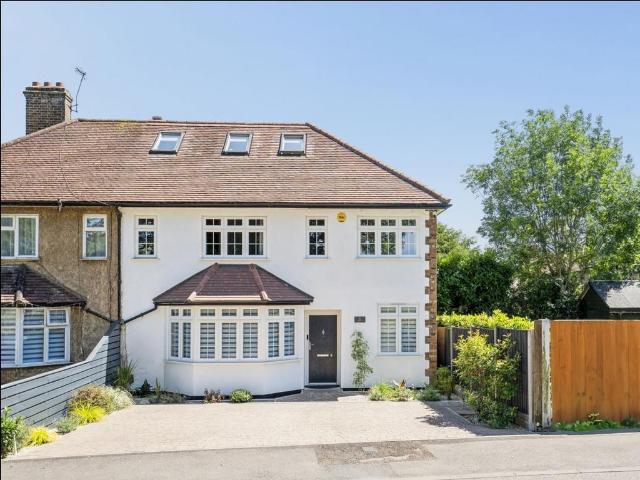 House for sale in Moneyhill, Batchworth
