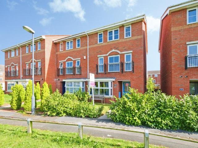 House for sale in High Field, York