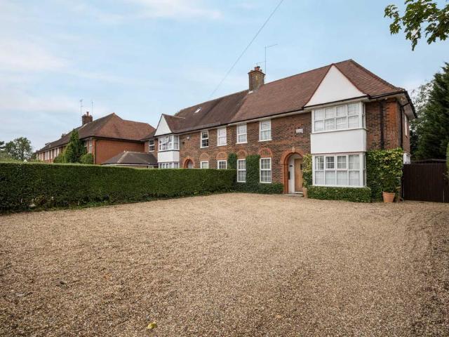 House for sale in Elstree and Borehamwood, Borehamwood