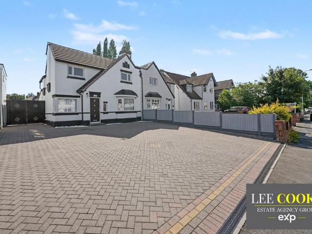 House for sale in Fallings Park, Park Village