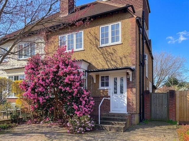House for sale in North Finchley, Greater London