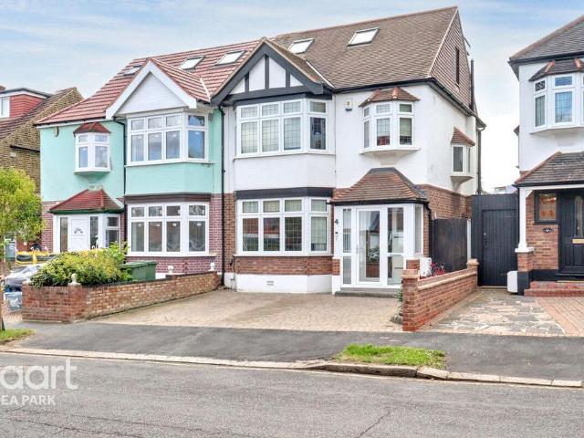 House for sale in Gidea Park, Greater London