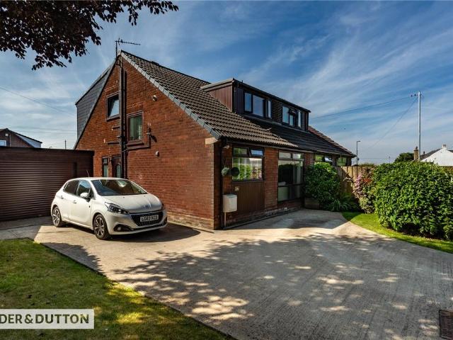 House for sale in Lady House, Burnedge