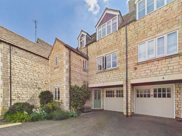 House for sale in Oundle