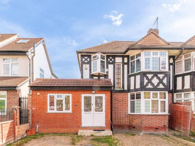 House for sale in New Malden, Greater London