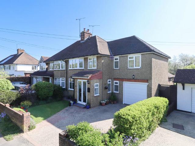 House for sale in Sleapshyde, Five Acres