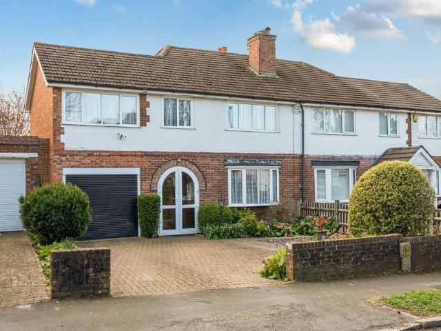 House for sale in London Borough of Croydon, Selsdon