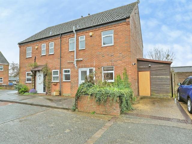 House for sale in Clover Hill, East Bank