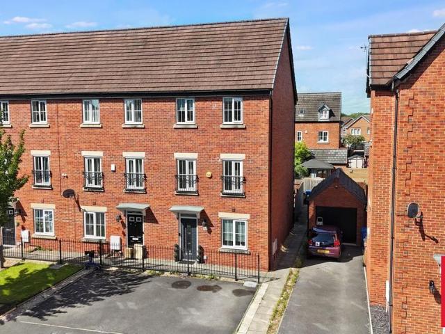 House for sale in Higher Irlam, Salford
