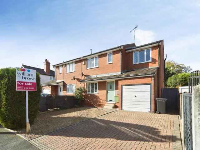 House for sale in Fearnville, Leeds
