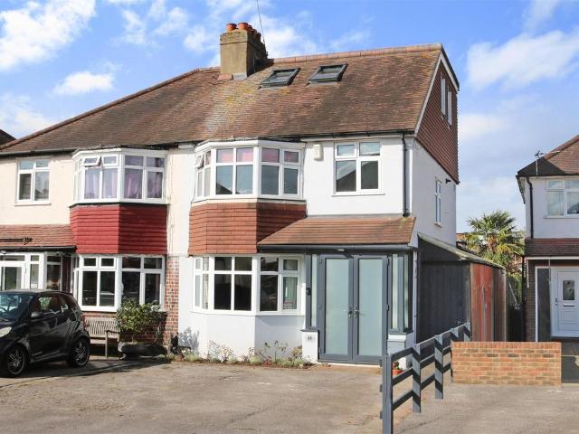 House for sale in Pachesham Park, Surrey