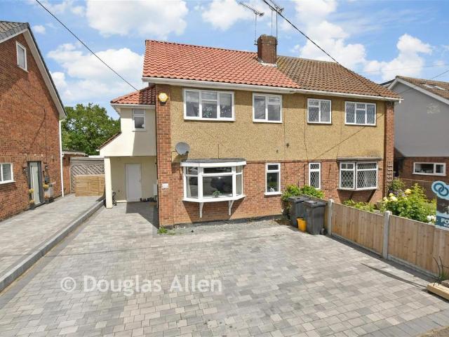 House for sale in Laindon, Essex