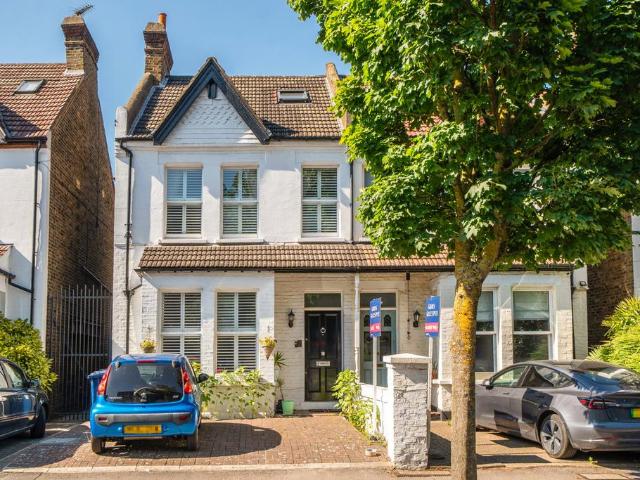 House for sale in London Borough of Ealing, Hanwell